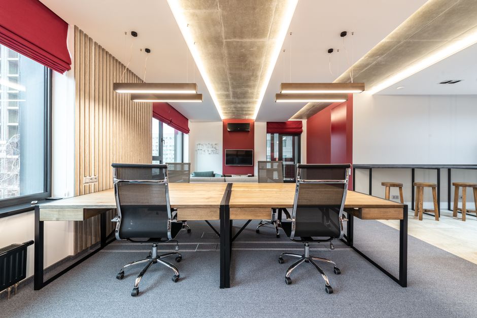 Văn phòng startup hiện đại, nhiều ánh sáng tự nhiên tại Hà Nội