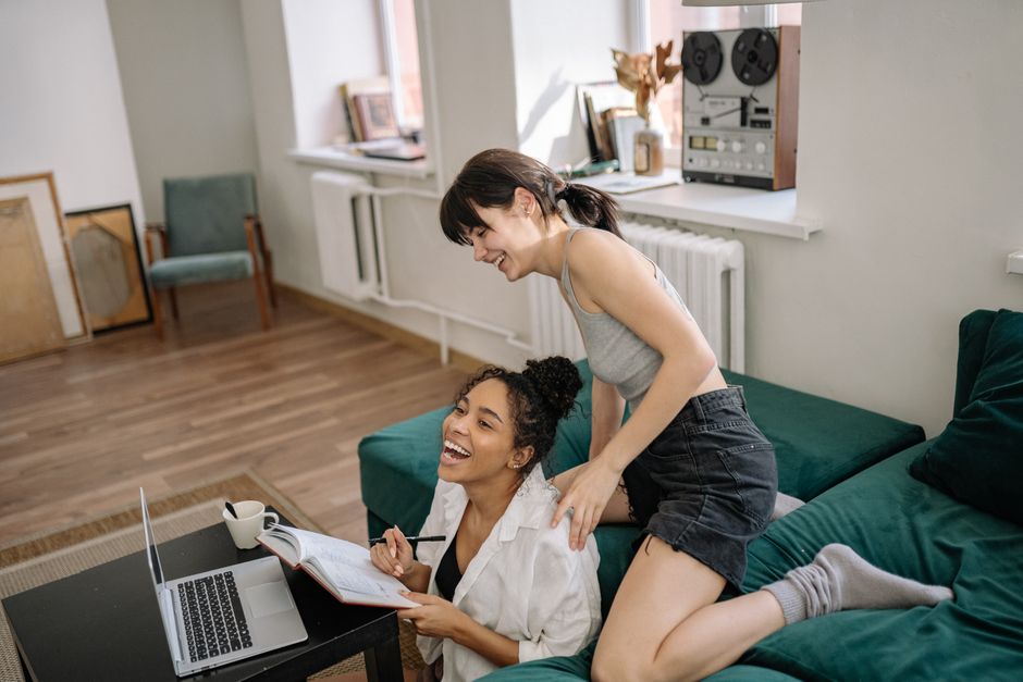Thiết kế nội thất văn phòng linh hoạt hiện đại với không gian mở và khu vực làm việc chung