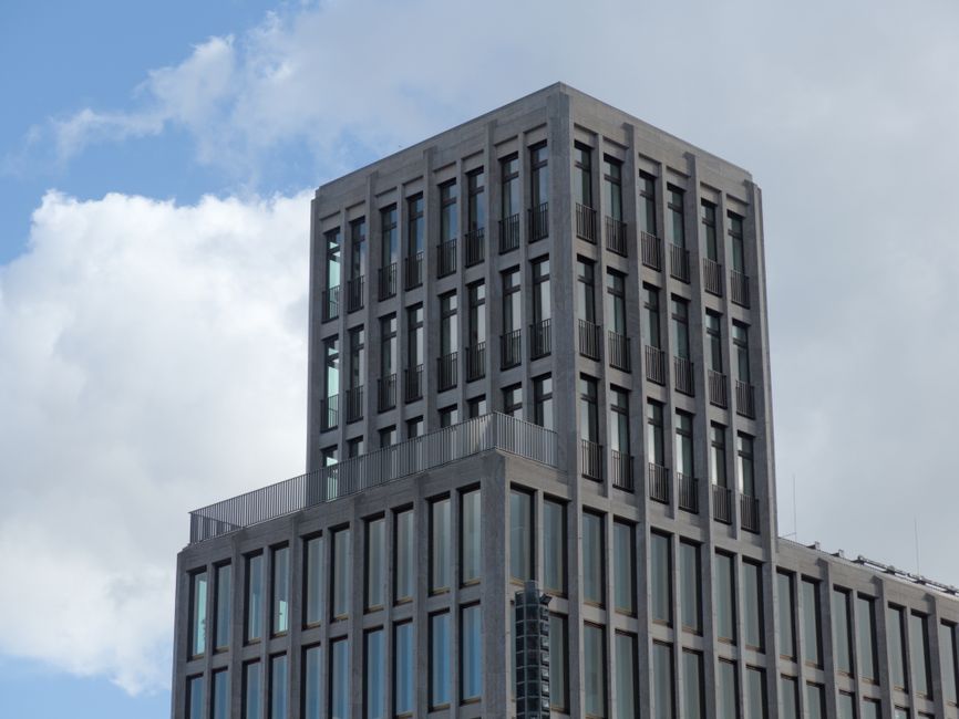Toà nhà văn phòng Gems Empire Tower với kiến trúc hiện đại và tầm nhìn thành phố